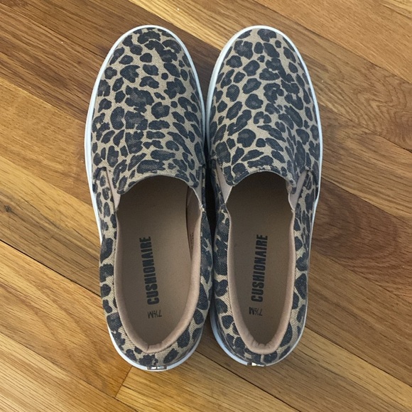 Cushionaire Women’s Tan Cheetah Print Slip On Sneakers Size 7.5 - Picture 2 of 8